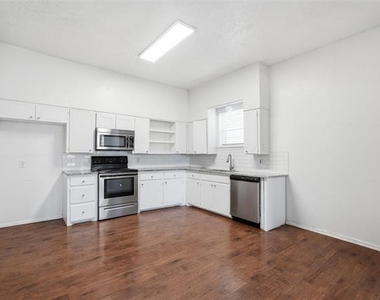 900 W Morgan - Photo Thumbnail 3