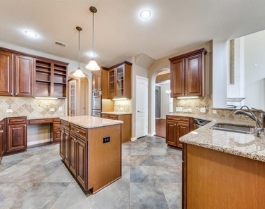 7778 Amberdale Lane - Photo Thumbnail 5