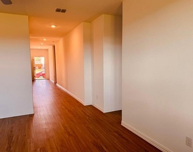 209 Ardsley Lane - Photo Thumbnail 2