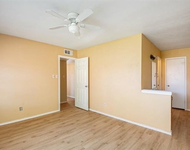 6600 Brookhaven Court - Photo Thumbnail 11