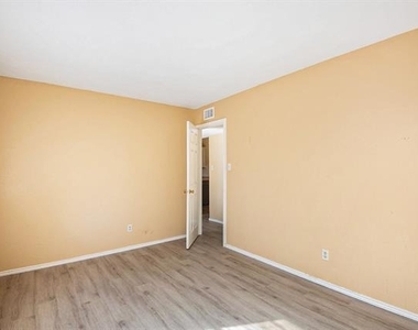 6600 Brookhaven Court - Photo Thumbnail 17