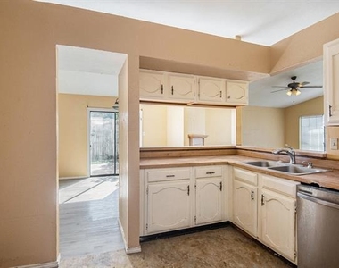 6600 Brookhaven Court - Photo Thumbnail 8