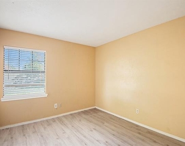 6600 Brookhaven Court - Photo Thumbnail 12