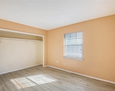 6600 Brookhaven Court - Photo Thumbnail 16