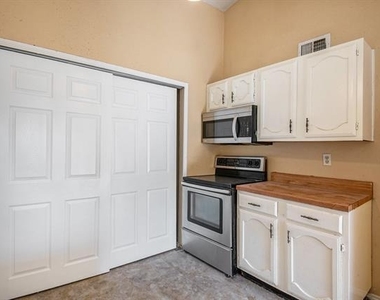 6600 Brookhaven Court - Photo Thumbnail 19