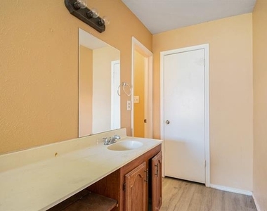 6600 Brookhaven Court - Photo Thumbnail 14