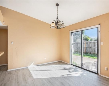 6600 Brookhaven Court - Photo Thumbnail 7