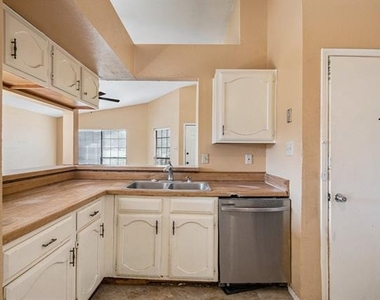 6600 Brookhaven Court - Photo Thumbnail 9