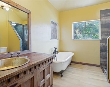 8420 Creekbluff Drive - Photo Thumbnail 14