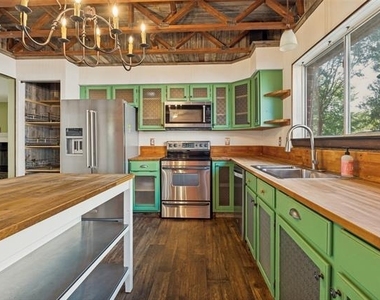 8420 Creekbluff Drive - Photo Thumbnail 9