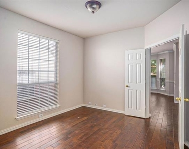 4213 Sharondale Drive - Photo Thumbnail 13
