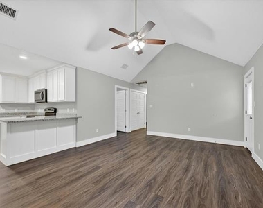 1032 Ray Drive - Photo Thumbnail 2