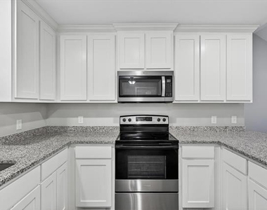 1032 Ray Drive - Photo Thumbnail 6
