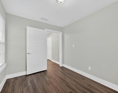 1032 Ray Drive - Photo Thumbnail 12