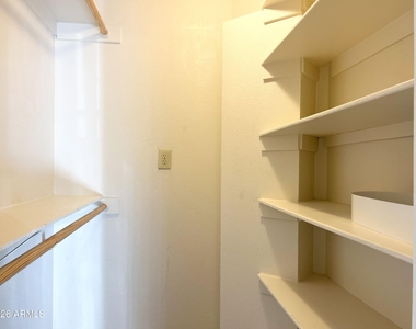 540 N May Street - Photo Thumbnail 11