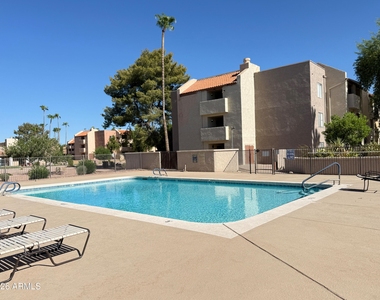 540 N May Street - Photo Thumbnail 20