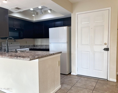 540 N May Street - Photo Thumbnail 5