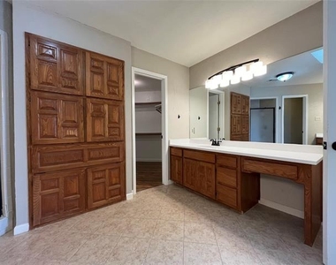117 Summit Cove - Photo Thumbnail 23