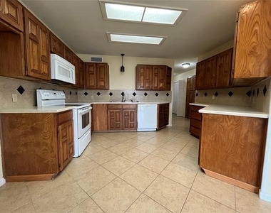 117 Summit Cove - Photo Thumbnail 9