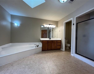 117 Summit Cove - Photo Thumbnail 22