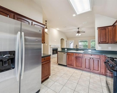 1207 Cedar Springs Drive - Photo Thumbnail 8