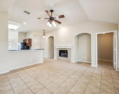 1207 Cedar Springs Drive - Photo Thumbnail 3