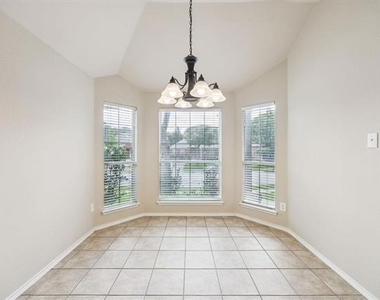 1207 Cedar Springs Drive - Photo Thumbnail 11