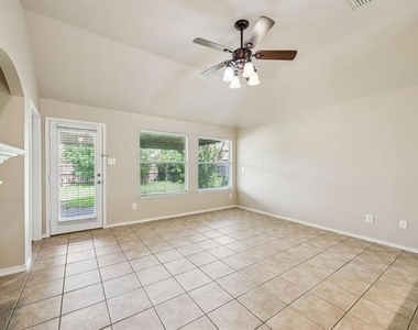 1207 Cedar Springs Drive - Photo Thumbnail 4
