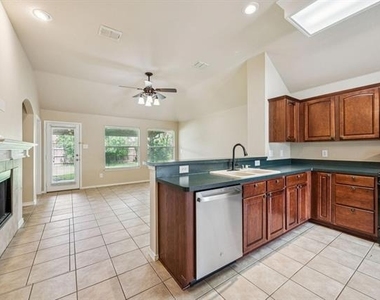 1207 Cedar Springs Drive - Photo Thumbnail 7