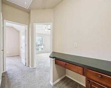 1207 Cedar Springs Drive - Photo Thumbnail 9