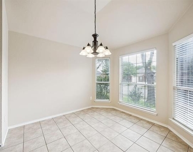 1207 Cedar Springs Drive - Photo Thumbnail 12
