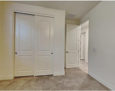 11417 W Edgemont Avenue - Photo Thumbnail 13