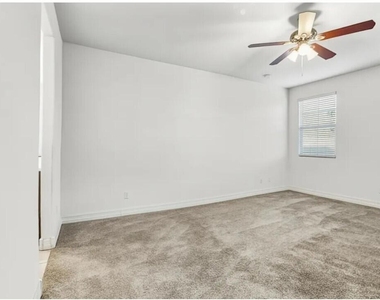 11417 W Edgemont Avenue - Photo Thumbnail 6