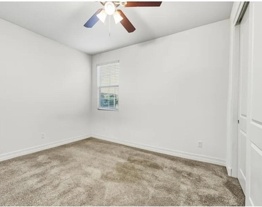 11417 W Edgemont Avenue - Photo Thumbnail 10