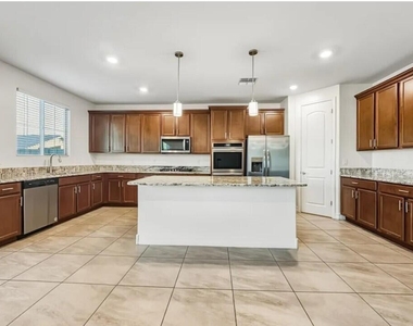 11417 W Edgemont Avenue - Photo Thumbnail 4