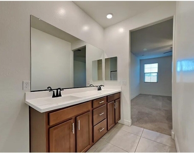 11417 W Edgemont Avenue - Photo Thumbnail 7