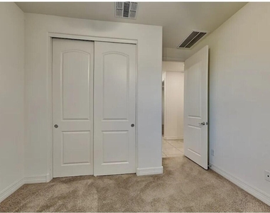 11417 W Edgemont Avenue - Photo Thumbnail 9