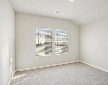 3029 Texoma Boulevard - Photo Thumbnail 6