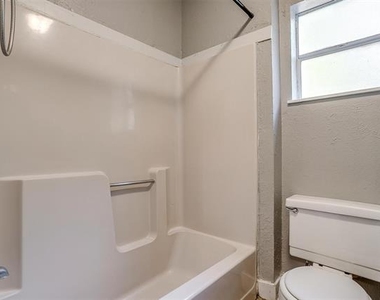 410 W Baylor Street - Photo Thumbnail 13