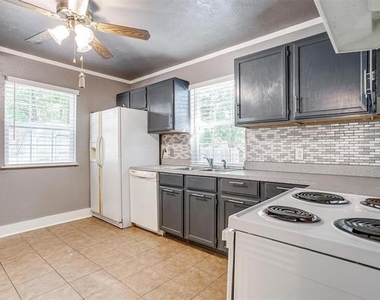 410 W Baylor Street - Photo Thumbnail 6