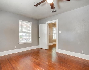 410 W Baylor Street - Photo Thumbnail 4