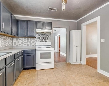 410 W Baylor Street - Photo Thumbnail 8