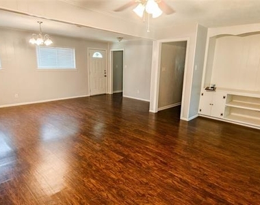 4800 Sabelle Lane - Photo Thumbnail 1