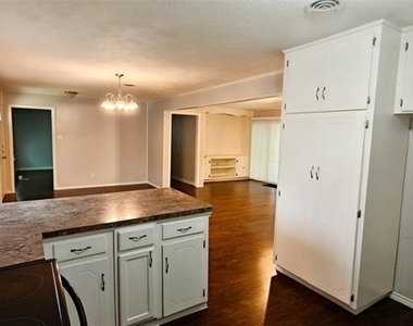 4800 Sabelle Lane - Photo Thumbnail 3
