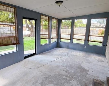 4800 Sabelle Lane - Photo Thumbnail 4