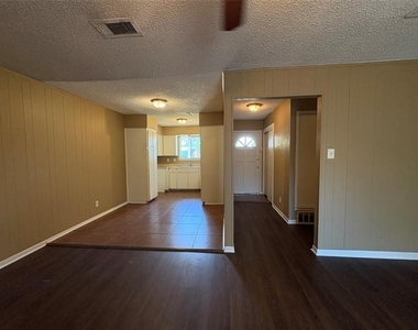 811 Acton Avenue - Photo Thumbnail 6