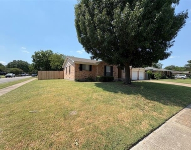 811 Acton Avenue - Photo Thumbnail 1