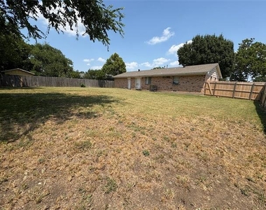 811 Acton Avenue - Photo Thumbnail 15