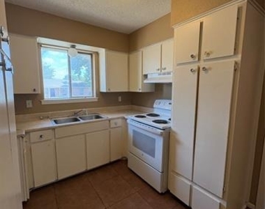 811 Acton Avenue - Photo Thumbnail 4