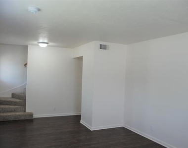 3520 Sunnydale Lane - Photo Thumbnail 2